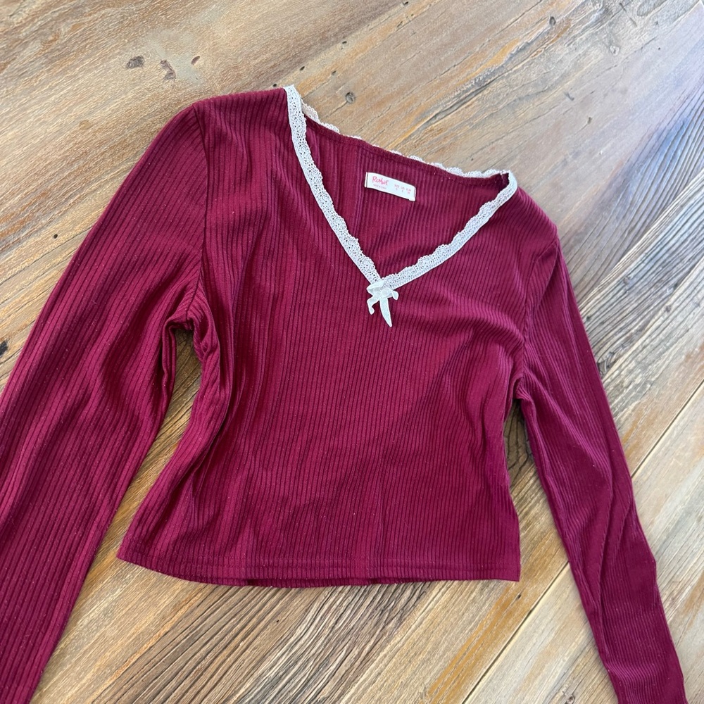 ROMWE Red and White Embellished Crop Blouse - Picture 3 of 9